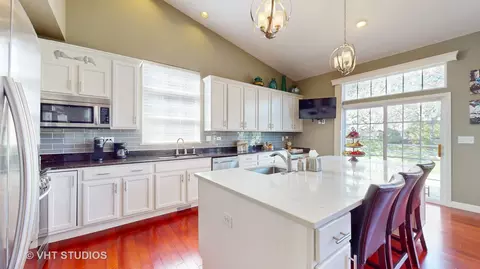 Kitchen - 811 Commons Rd, Naperville, IL 60563 photo 3 of 7
