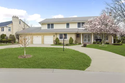 46 Chatham Ln, Oak Brook, IL 60523