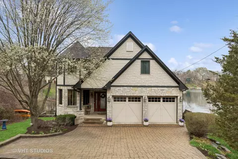 6107 Lake Shore Dr, Cary, IL 60013