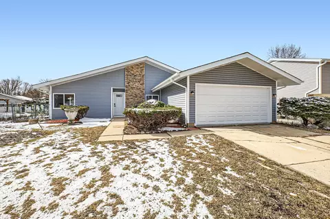 1332 Sea Biscuit Ln, Hanover Park, IL 60133