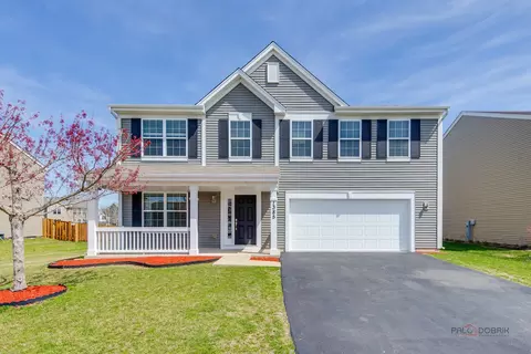 1385 Broadland Dr, Pingree Grove, IL 60140