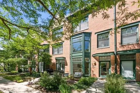 101 N Euclid Ave #15, Oak Park, IL 60301