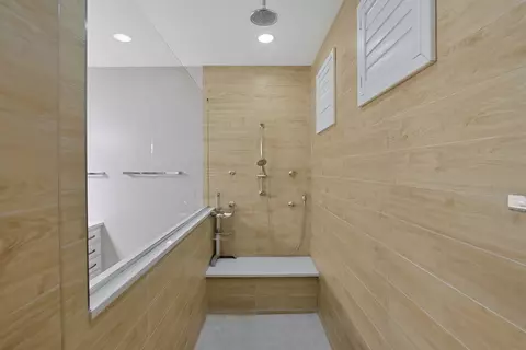 Bath - 11 Somerset Cir, Wheaton, IL 60189 photo 3 of 7
