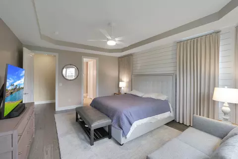 Bedroom - 11 Somerset Cir, Wheaton, IL 60189 photo 1 of 4