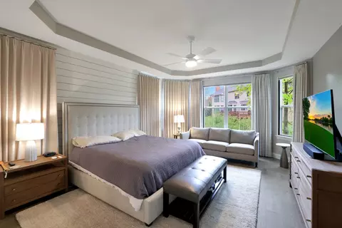 Bedroom - 11 Somerset Cir, Wheaton, IL 60189 photo 2 of 4