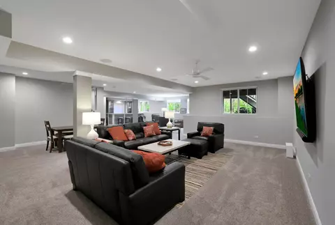 Living - 11 Somerset Cir, Wheaton, IL 60189 photo 4 of 5