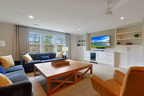 Living - 11 Somerset Cir, Wheaton, IL 60189 photo 2 of 5