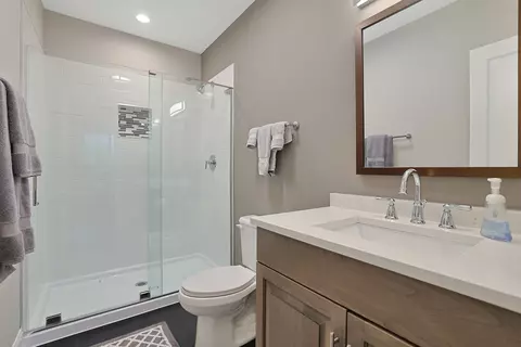 Bath - 11 Somerset Cir, Wheaton, IL 60189 photo 6 of 7