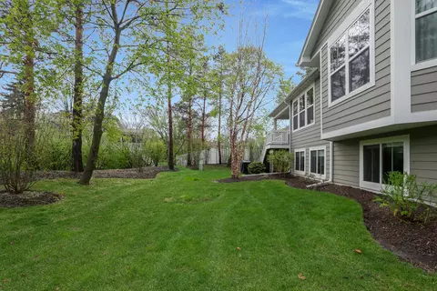 Exterior - 11 Somerset Cir, Wheaton, IL 60189 photo 5 of 6