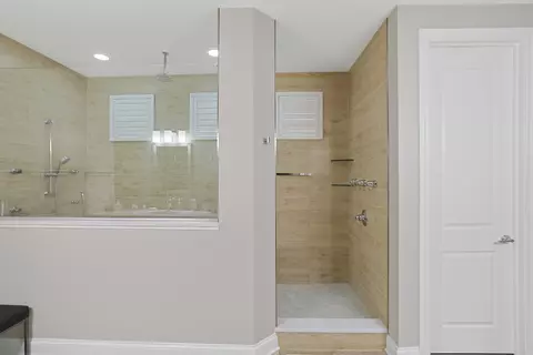 Bath - 11 Somerset Cir, Wheaton, IL 60189 photo 2 of 7