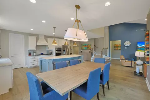 Dining - 11 Somerset Cir, Wheaton, IL 60189 photo 2 of 2
