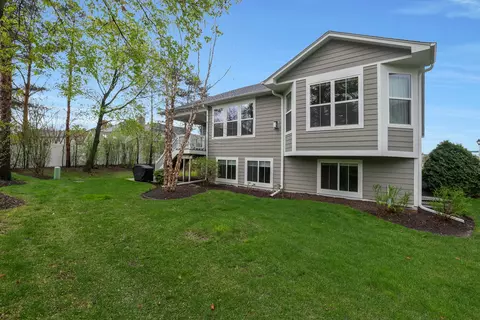 Exterior - 11 Somerset Cir, Wheaton, IL 60189 photo 6 of 6