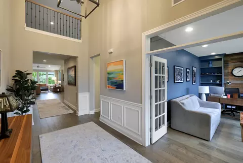 Entry Way - 11 Somerset Cir, Wheaton, IL 60189 photo 1 of 4