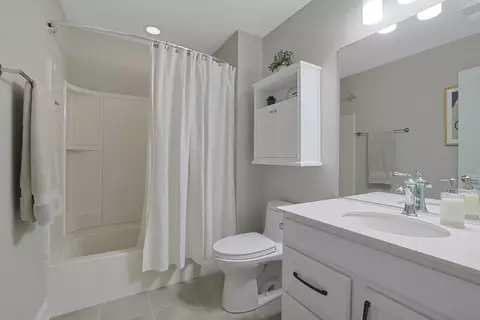 Bath - 11 Somerset Cir, Wheaton, IL 60189 photo 5 of 7