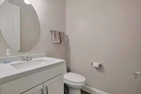 Bath - 11 Somerset Cir, Wheaton, IL 60189 photo 1 of 7
