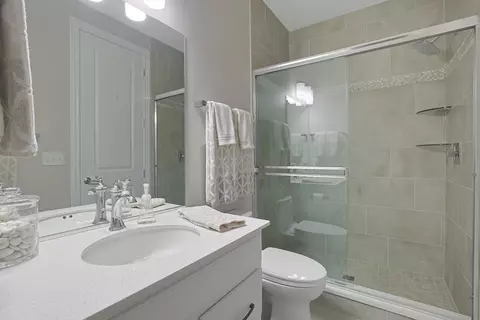 Bath - 11 Somerset Cir, Wheaton, IL 60189 photo 7 of 7