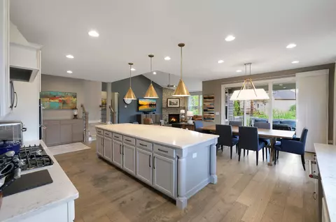Kitchen - 11 Somerset Cir, Wheaton, IL 60189 photo 5 of 5