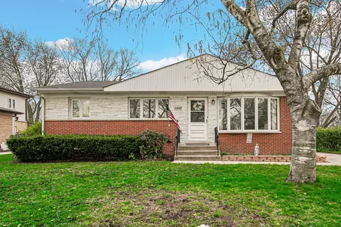 1202 S Birch Dr, Mount Prospect, IL 60056
