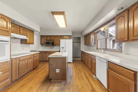 Kitchen - 2398 S Williamsburg Dr, Plainfield, IL 60586 photo 2 of 3