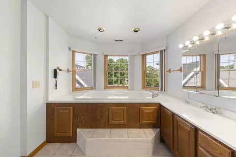 Bath - 2398 S Williamsburg Dr, Plainfield, IL 60586 photo 3 of 5