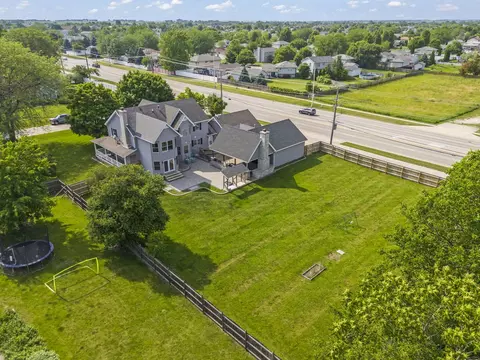 View/Area - 2398 S Williamsburg Dr, Plainfield, IL 60586 photo 2 of 11