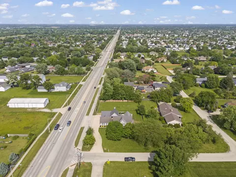 View/Area - 2398 S Williamsburg Dr, Plainfield, IL 60586 photo 4 of 11