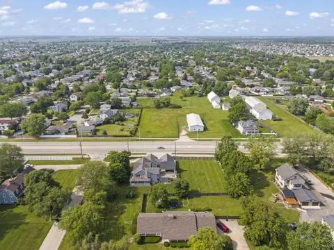 View/Area - 2398 S Williamsburg Dr, Plainfield, IL 60586 photo 6 of 11
