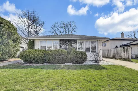 9329 Moody Ave, Oak Lawn, IL 60453
