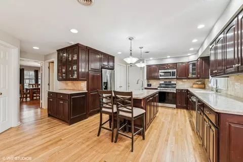 433 N Worth Ave, Elgin, IL 60123 photo 2