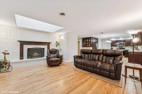 433 N Worth Ave, Elgin, IL 60123 photo 3