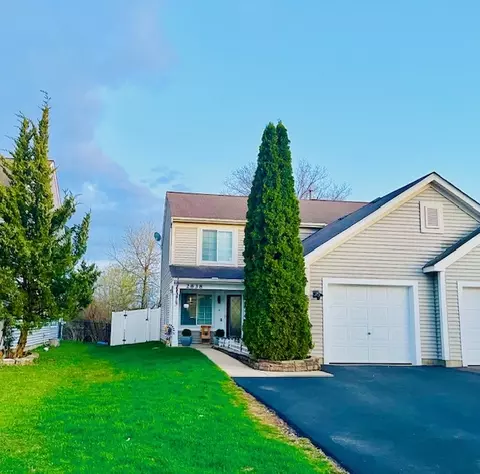 2838 Impressions Dr, Lake In The Hills, IL 60156