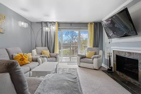 Living - 5501 Carriageway Dr #202A, Rolling Meadows, IL 60008 photo 1 of 2