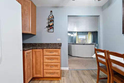 Kitchen - 5501 Carriageway Dr #202A, Rolling Meadows, IL 60008 photo 6 of 7