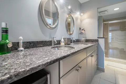 Bath - 5501 Carriageway Dr #202A, Rolling Meadows, IL 60008 photo 3 of 3