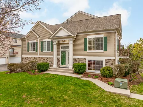 145 Enclave Cir #A, Bolingbrook, IL 60440