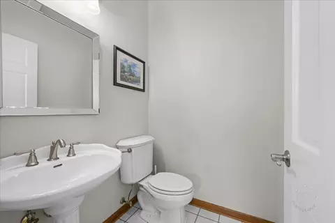 Bath - 1651 Eagle Brook Dr, Geneva, IL 60134 photo 1 of 5