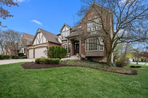 1651 Eagle Brook Dr, Geneva, IL 60134