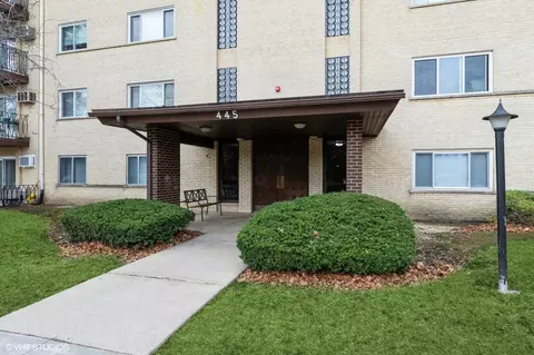 445 S Cleveland Ave #104, Arlington Heights, IL 60005