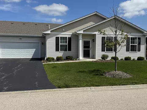1024 Crestview Ln, Pingree Grove, IL 60140