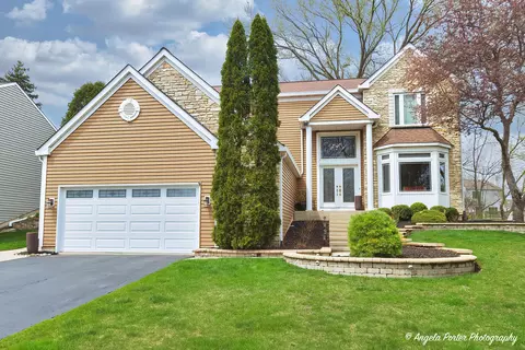 4 Preston Ct, Algonquin, IL 60102