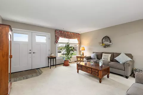 1994 Monday Dr, Elgin, IL 60123 photo 2