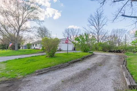306 E Dooley St, Downs, IL 61736 photo 3