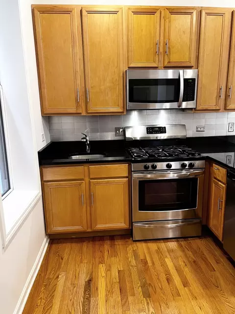 Kitchen - 1456 N Artesian Ave #1R, Chicago, IL 60622 photo 2 of 4