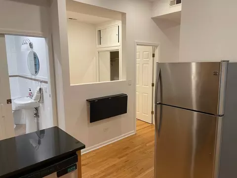 Kitchen - 1456 N Artesian Ave #1R, Chicago, IL 60622 photo 4 of 4