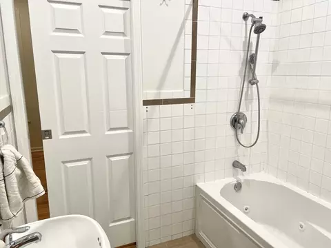 Bath - 1456 N Artesian Ave #1R, Chicago, IL 60622 photo 1 of 1