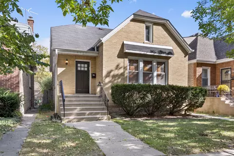 6617 N Whipple St, Chicago, IL 60645