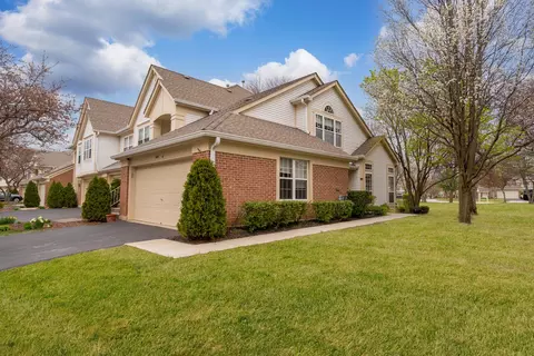 445 Cromwell Cir #4, Bartlett, IL 60103