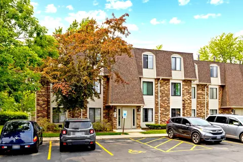 219 W Court Of Shorewood #1A, Vernon Hills, IL 60061