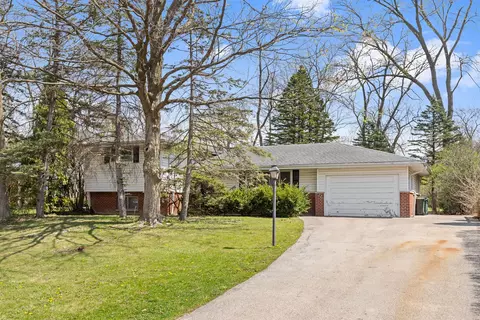 1343 Sleepy Hollow Rd, Glenview, IL 60025