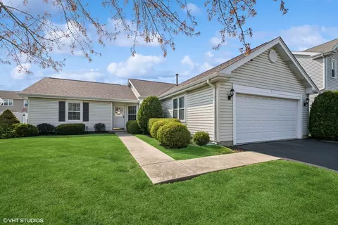511 Indian Ridge Trl, Wauconda, IL 60084